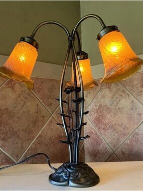 Amber Glass Lily Pad Tabletop Lamp